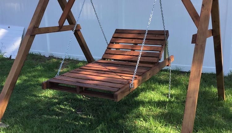 Pallet Chaise Lounge Swing (1)