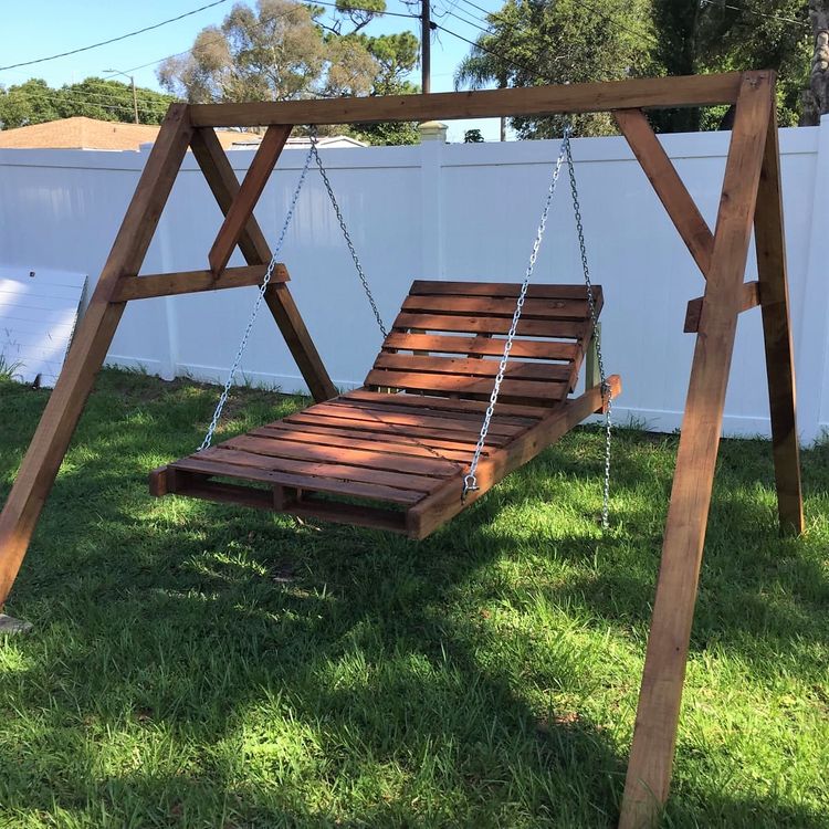Pallet Chaise Lounge Swing (1)