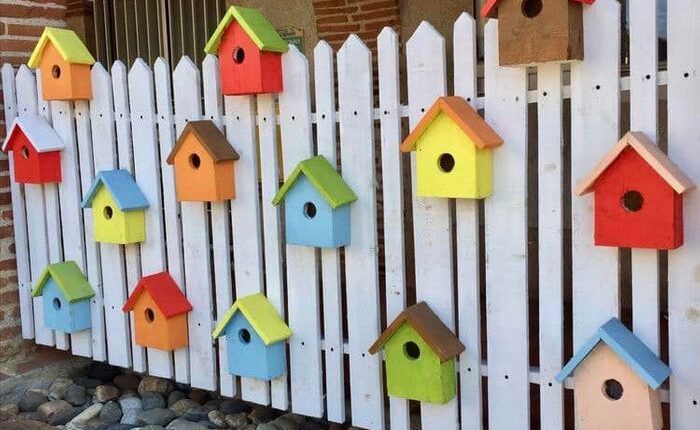 Pallet Fence with Birhouse