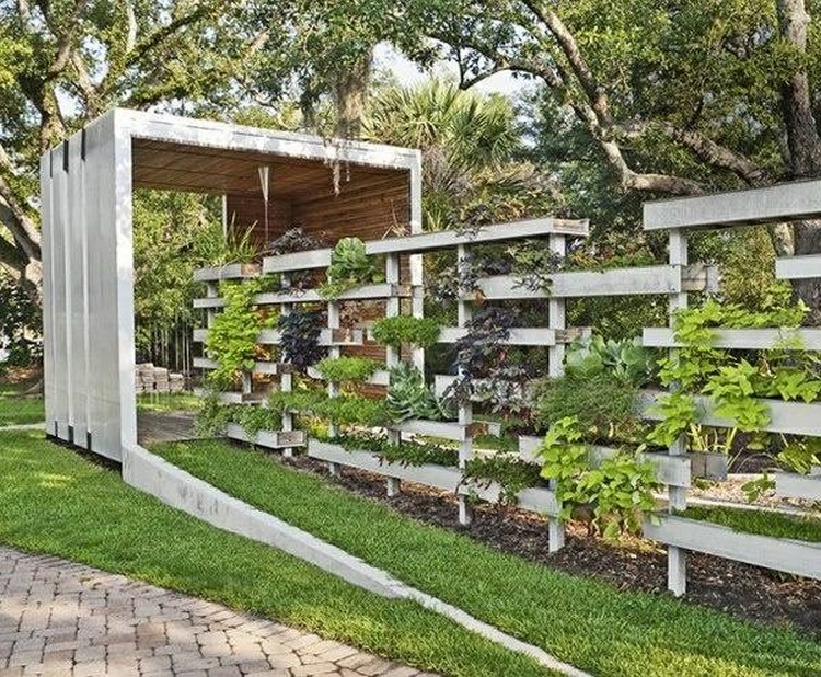 Modern Garden Fence from Pallets