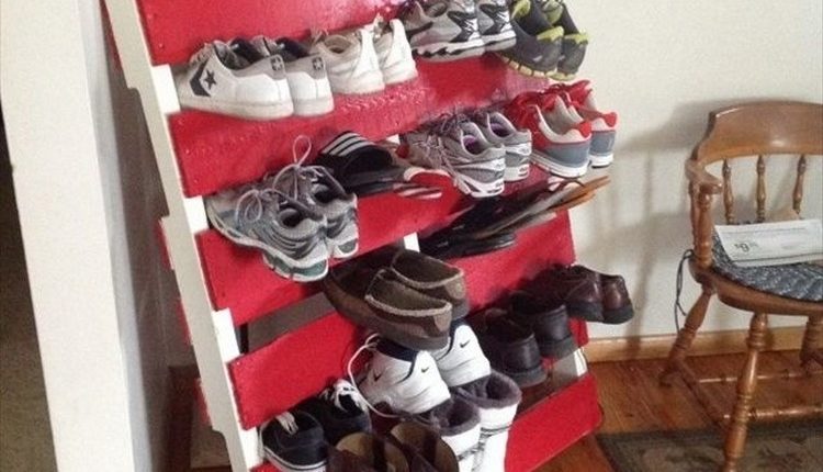 DIY Pallet Shoe Rack