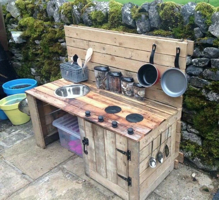 Pallet Wood Outdoor Kitchen