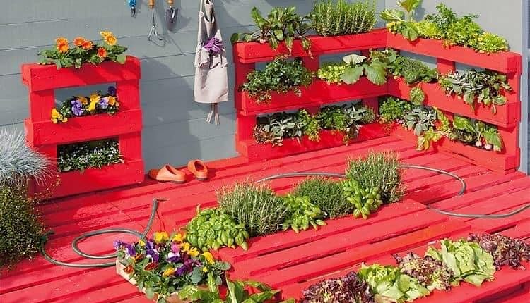 Pallet Garden Deck with Planters