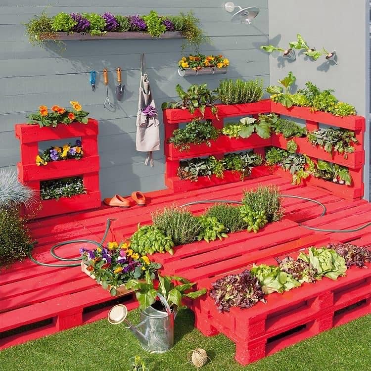 Pallet Garden Deck with Planters