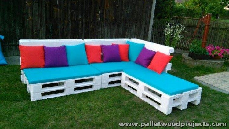 DIY Pallet Sectional Sofa