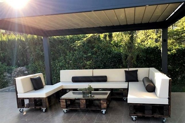 Pallet-Sofa-Set-with-Wheels