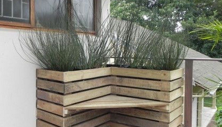 Pallet Bench with Planters