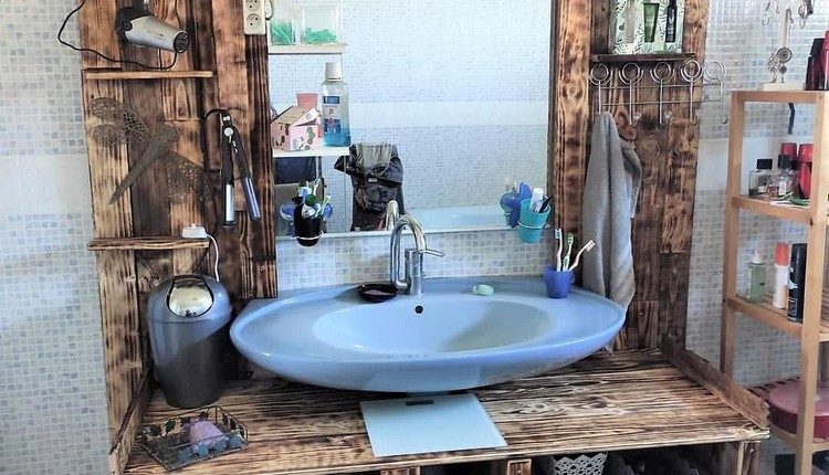 Rustic Pallet Vanity Idea