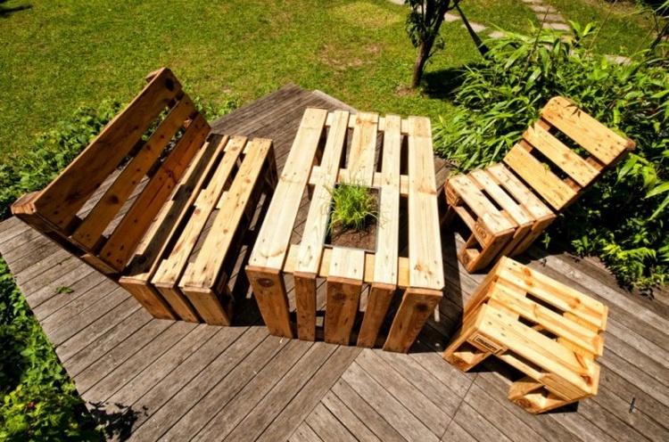 Wood Pallet Garden Furniture