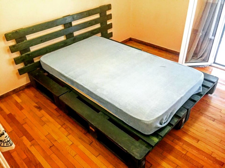 Pallet Platform Bed with Headboard