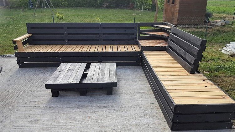 Wood Pallet Unique Outdoor Couch and Table