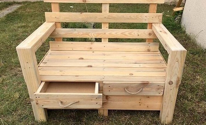 Pallet-Garden-Bench-with-Drawers