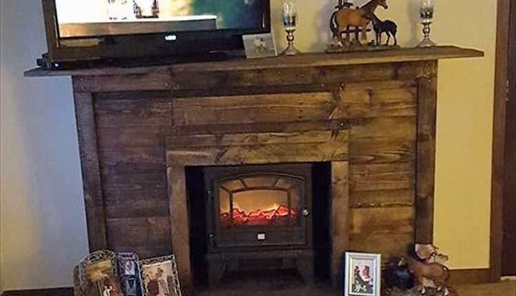 Pallet-TV-Stand-or-Fireplace