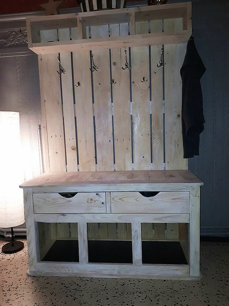 DIY Pallet Hall Tree / Entryway Bench Pallet Wood Projects